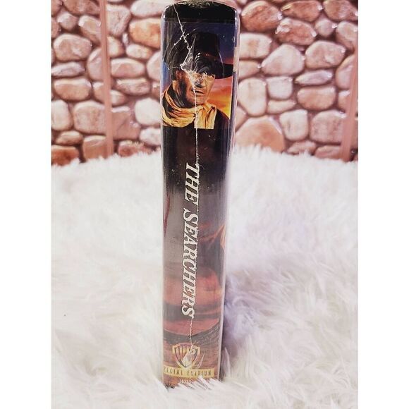 John Wayne in The Searchers - Picture 3 of 4